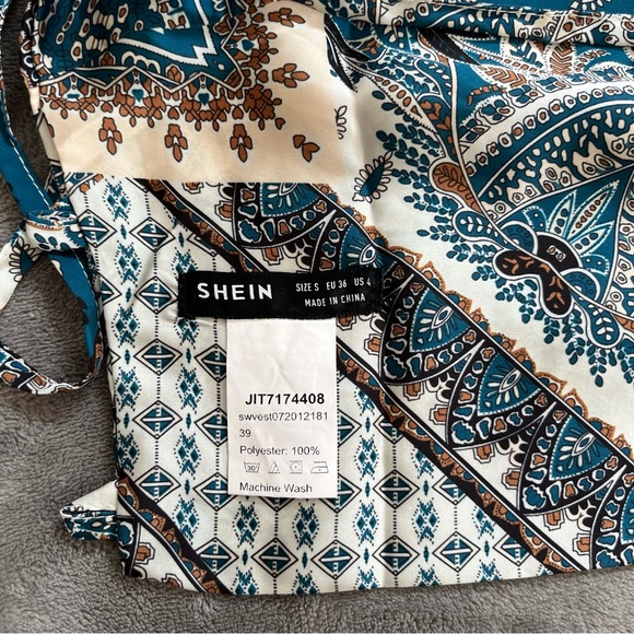 Shein teal Bandana print satin backless top size S - Picture 4 of 6